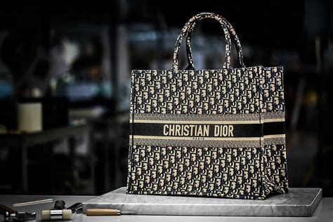 bolsas dior originales|christian dior bolso tote.